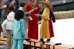 Dokkum 27 april 2026
Koningsdag is dit jaar in Dokkum . Namens de koninklijke familie zijn aanwezig : Koning Willem Alexander Koningin Maxima Prinses Amalia Prinses Alexia Prinses Ariane Prins Constantijn Prinses Laurentien Prins Maurits Prinses Marilene Prins Bernhard Prins Floris Prinses Aimee Prins Pieter Christiaan en Prinses Anita .