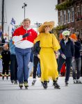 Dokkum 27 april 2026
Koningsdag is dit jaar in Dokkum . Namens de koninklijke familie zijn aanwezig : Koning Willem Alexander Koningin Maxima Prinses Amalia Prinses Alexia Prinses Ariane Prins Constantijn Prinses Laurentien Prins Maurits Prinses Marilene Prins Bernhard Prins Floris Prinses Aimee Prins Pieter Christiaan en Prinses Anita .