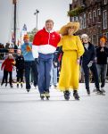Dokkum 27 april 2026
Koningsdag is dit jaar in Dokkum . Namens de koninklijke familie zijn aanwezig : Koning Willem Alexander Koningin Maxima Prinses Amalia Prinses Alexia Prinses Ariane Prins Constantijn Prinses Laurentien Prins Maurits Prinses Marilene Prins Bernhard Prins Floris Prinses Aimee Prins Pieter Christiaan en Prinses Anita .