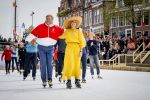 Dokkum 27 april 2026
Koningsdag is dit jaar in Dokkum . Namens de koninklijke familie zijn aanwezig : Koning Willem Alexander Koningin Maxima Prinses Amalia Prinses Alexia Prinses Ariane Prins Constantijn Prinses Laurentien Prins Maurits Prinses Marilene Prins Bernhard Prins Floris Prinses Aimee Prins Pieter Christiaan en Prinses Anita .