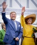 Dokkum 27 april 2026
Koningsdag is dit jaar in Dokkum . Namens de koninklijke familie zijn aanwezig : Koning Willem Alexander Koningin Maxima Prinses Amalia Prinses Alexia Prinses Ariane Prins Constantijn Prinses Laurentien Prins Maurits Prinses Marilene Prins Bernhard Prins Floris Prinses Aimee Prins Pieter Christiaan en Prinses Anita .