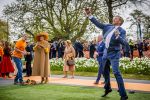 Dokkum 27 april 2026
Koningsdag is dit jaar in Dokkum . Namens de koninklijke familie zijn aanwezig : Koning Willem Alexander Koningin Maxima Prinses Amalia Prinses Alexia Prinses Ariane Prins Constantijn Prinses Laurentien Prins Maurits Prinses Marilene Prins Bernhard Prins Floris Prinses Aimee Prins Pieter Christiaan en Prinses Anita .