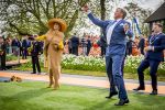 Dokkum 27 april 2026
Koningsdag is dit jaar in Dokkum . Namens de koninklijke familie zijn aanwezig : Koning Willem Alexander Koningin Maxima Prinses Amalia Prinses Alexia Prinses Ariane Prins Constantijn Prinses Laurentien Prins Maurits Prinses Marilene Prins Bernhard Prins Floris Prinses Aimee Prins Pieter Christiaan en Prinses Anita .