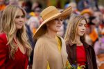 Dokkum 27 april 2026
Koningsdag is dit jaar in Dokkum . Namens de koninklijke familie zijn aanwezig : Koning Willem Alexander Koningin Maxima Prinses Amalia Prinses Alexia Prinses Ariane Prins Constantijn Prinses Laurentien Prins Maurits Prinses Marilene Prins Bernhard Prins Floris Prinses Aimee Prins Pieter Christiaan en Prinses Anita .