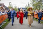 Dokkum 27 april 2026
Koningsdag is dit jaar in Dokkum . Namens de koninklijke familie zijn aanwezig : Koning Willem Alexander Koningin Maxima Prinses Amalia Prinses Alexia Prinses Ariane Prins Constantijn Prinses Laurentien Prins Maurits Prinses Marilene Prins Bernhard Prins Floris Prinses Aimee Prins Pieter Christiaan en Prinses Anita .