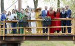 Dokkum 27 april 2026
Koningsdag is dit jaar in Dokkum . Namens de koninklijke familie zijn aanwezig : Koning Willem Alexander Koningin Maxima Prinses Amalia Prinses Alexia Prinses Ariane Prins Constantijn Prinses Laurentien Prins Maurits Prinses Marilene Prins Bernhard Prins Floris Prinses Aimee Prins Pieter Christiaan en Prinses Anita .