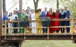 Dokkum 27 april 2026
Koningsdag is dit jaar in Dokkum . Namens de koninklijke familie zijn aanwezig : Koning Willem Alexander Koningin Maxima Prinses Amalia Prinses Alexia Prinses Ariane Prins Constantijn Prinses Laurentien Prins Maurits Prinses Marilene Prins Bernhard Prins Floris Prinses Aimee Prins Pieter Christiaan en Prinses Anita .