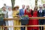 Dokkum 27 april 2026
Koningsdag is dit jaar in Dokkum . Namens de koninklijke familie zijn aanwezig : Koning Willem Alexander Koningin Maxima Prinses Amalia Prinses Alexia Prinses Ariane Prins Constantijn Prinses Laurentien Prins Maurits Prinses Marilene Prins Bernhard Prins Floris Prinses Aimee Prins Pieter Christiaan en Prinses Anita .