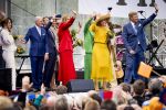Dokkum 27 april 2026
Koningsdag is dit jaar in Dokkum . Namens de koninklijke familie zijn aanwezig : Koning Willem Alexander Koningin Maxima Prinses Amalia Prinses Alexia Prinses Ariane Prins Constantijn Prinses Laurentien Prins Maurits Prinses Marilene Prins Bernhard Prins Floris Prinses Aimee Prins Pieter Christiaan en Prinses Anita .