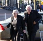 Zaandam 24 april 2026
Willeke v Ammelrooy heeft een koninklijke ondersceiding (linte) gekregen . Rene Mioch organiseert een fotomoment in het Zaantheater . Marco Bakker was er natuurlijk ook bij .