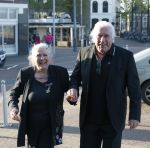 Zaandam 24 april 2026
Willeke v Ammelrooy heeft een koninklijke ondersceiding (linte) gekregen . Rene Mioch organiseert een fotomoment in het Zaantheater . Marco Bakker was er natuurlijk ook bij .