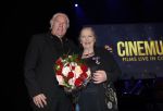Zaandam 24 april 2026
Willeke v Ammelrooy heeft een koninklijke ondersceiding (linte) gekregen . Rene Mioch organiseert een fotomoment in het Zaantheater . Marco Bakker was er natuurlijk ook bij .