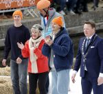 Dokkum 27 april 2026
Koningsdag is dit jaar in Dokkum . Namens de koninklijke familie zijn aanwezig : Koning Willem Alexander Koningin Maxima Prinses Amalia Prinses Alexia Prinses Ariane Prins Constantijn Prinses Laurentien Prins Maurits Prinses Marilene Prins Bernhard Prins Floris Prinses Aimee Prins Pieter Christiaan en Prinses Anita . Melle v t Wout