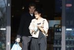 Muiden 8 april 2026
Mika Godts en zijn vrouw Haifa Salem Ali doen boodschappen bij de Albert Heijn in Muiden .
