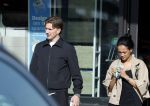 Muiden 8 april 2026
Mika Godts en zijn vrouw Haifa Salem Ali doen boodschappen bij de Albert Heijn in Muiden .