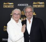 Zaandam 24 april 2026
Willeke v Ammelrooy heeft een koninklijke ondersceiding (linte) gekregen . Rene Mioch organiseert een fotomoment in het Zaantheater . Marco Bakker was er natuurlijk ook bij . Monique v d Ven en Edwin de Vries