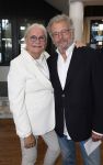 Zaandam 24 april 2026
Willeke v Ammelrooy heeft een koninklijke ondersceiding (linte) gekregen . Rene Mioch organiseert een fotomoment in het Zaantheater . Marco Bakker was er natuurlijk ook bij . Monique v d Ven en Edwin de Vries