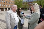 Den Bosch 15 april 2026
Rechtszaak Peter Gillis vs Nicol Kremers in de rechtbank van Den Bosch . Peter zijn kinderen en vriendin Wendy v Hout zijn met hem mee .