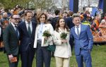 Dokkum 27 april 2026
Koningsdag is dit jaar in Dokkum . Namens de koninklijke familie zijn aanwezig : Koning Willem Alexander Koningin Maxima Prinses Amalia Prinses Alexia Prinses Ariane Prins Constantijn Prinses Laurentien Prins Maurits Prinses Marilene Prins Bernhard Prins Floris Prinses Aimee Prins Pieter Christiaan en Prinses Anita .