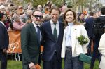 Dokkum 27 april 2026
Koningsdag is dit jaar in Dokkum . Namens de koninklijke familie zijn aanwezig : Koning Willem Alexander Koningin Maxima Prinses Amalia Prinses Alexia Prinses Ariane Prins Constantijn Prinses Laurentien Prins Maurits Prinses Marilene Prins Bernhard Prins Floris Prinses Aimee Prins Pieter Christiaan en Prinses Anita .