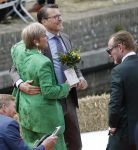 Dokkum 27 april 2026
Koningsdag is dit jaar in Dokkum . Namens de koninklijke familie zijn aanwezig : Koning Willem Alexander Koningin Maxima Prinses Amalia Prinses Alexia Prinses Ariane Prins Constantijn Prinses Laurentien Prins Maurits Prinses Marilene Prins Bernhard Prins Floris Prinses Aimee Prins Pieter Christiaan en Prinses Anita .