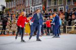 Dokkum 27 april 2026
Koningsdag is dit jaar in Dokkum . Namens de koninklijke familie zijn aanwezig : Koning Willem Alexander Koningin Maxima Prinses Amalia Prinses Alexia Prinses Ariane Prins Constantijn Prinses Laurentien Prins Maurits Prinses Marilene Prins Bernhard Prins Floris Prinses Aimee Prins Pieter Christiaan en Prinses Anita .
