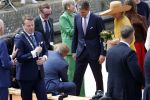 Dokkum 27 april 2026
Koningsdag is dit jaar in Dokkum . Namens de koninklijke familie zijn aanwezig : Koning Willem Alexander Koningin Maxima Prinses Amalia Prinses Alexia Prinses Ariane Prins Constantijn Prinses Laurentien Prins Maurits Prinses Marilene Prins Bernhard Prins Floris Prinses Aimee Prins Pieter Christiaan en Prinses Anita .