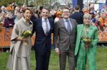 Dokkum 27 april 2026
Koningsdag is dit jaar in Dokkum . Namens de koninklijke familie zijn aanwezig : Koning Willem Alexander Koningin Maxima Prinses Amalia Prinses Alexia Prinses Ariane Prins Constantijn Prinses Laurentien Prins Maurits Prinses Marilene Prins Bernhard Prins Floris Prinses Aimee Prins Pieter Christiaan en Prinses Anita .
