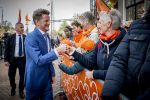 Dokkum 27 april 2026
Koningsdag is dit jaar in Dokkum . Namens de koninklijke familie zijn aanwezig : Koning Willem Alexander Koningin Maxima Prinses Amalia Prinses Alexia Prinses Ariane Prins Constantijn Prinses Laurentien Prins Maurits Prinses Marilene Prins Bernhard Prins Floris Prinses Aimee Prins Pieter Christiaan en Prinses Anita .