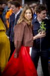 Dokkum 27 april 2026
Koningsdag is dit jaar in Dokkum . Namens de koninklijke familie zijn aanwezig : Koning Willem Alexander Koningin Maxima Prinses Amalia Prinses Alexia Prinses Ariane Prins Constantijn Prinses Laurentien Prins Maurits Prinses Marilene Prins Bernhard Prins Floris Prinses Aimee Prins Pieter Christiaan en Prinses Anita .