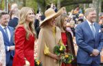 Dokkum 27 april 2026
Koningsdag is dit jaar in Dokkum . Namens de koninklijke familie zijn aanwezig : Koning Willem Alexander Koningin Maxima Prinses Amalia Prinses Alexia Prinses Ariane Prins Constantijn Prinses Laurentien Prins Maurits Prinses Marilene Prins Bernhard Prins Floris Prinses Aimee Prins Pieter Christiaan en Prinses Anita .