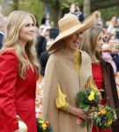 Dokkum 27 april 2026
Koningsdag is dit jaar in Dokkum . Namens de koninklijke familie zijn aanwezig : Koning Willem Alexander Koningin Maxima Prinses Amalia Prinses Alexia Prinses Ariane Prins Constantijn Prinses Laurentien Prins Maurits Prinses Marilene Prins Bernhard Prins Floris Prinses Aimee Prins Pieter Christiaan en Prinses Anita .