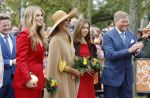 Dokkum 27 april 2026
Koningsdag is dit jaar in Dokkum . Namens de koninklijke familie zijn aanwezig : Koning Willem Alexander Koningin Maxima Prinses Amalia Prinses Alexia Prinses Ariane Prins Constantijn Prinses Laurentien Prins Maurits Prinses Marilene Prins Bernhard Prins Floris Prinses Aimee Prins Pieter Christiaan en Prinses Anita .
