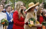 Dokkum 27 april 2026
Koningsdag is dit jaar in Dokkum . Namens de koninklijke familie zijn aanwezig : Koning Willem Alexander Koningin Maxima Prinses Amalia Prinses Alexia Prinses Ariane Prins Constantijn Prinses Laurentien Prins Maurits Prinses Marilene Prins Bernhard Prins Floris Prinses Aimee Prins Pieter Christiaan en Prinses Anita .