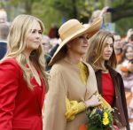 Dokkum 27 april 2026
Koningsdag is dit jaar in Dokkum . Namens de koninklijke familie zijn aanwezig : Koning Willem Alexander Koningin Maxima Prinses Amalia Prinses Alexia Prinses Ariane Prins Constantijn Prinses Laurentien Prins Maurits Prinses Marilene Prins Bernhard Prins Floris Prinses Aimee Prins Pieter Christiaan en Prinses Anita .