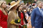 Dokkum 27 april 2026
Koningsdag is dit jaar in Dokkum . Namens de koninklijke familie zijn aanwezig : Koning Willem Alexander Koningin Maxima Prinses Amalia Prinses Alexia Prinses Ariane Prins Constantijn Prinses Laurentien Prins Maurits Prinses Marilene Prins Bernhard Prins Floris Prinses Aimee Prins Pieter Christiaan en Prinses Anita .
