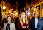 AMSTERDAM 16 en 17 april 2026
Prinses Amalia brengt op uitnodiging van burgemeester Halsema een bezoek aan Amsterdam.Bezoek aan het nachtleven Bar San Francisco en  Club Nachbar  De Prinses maakt tijdens het tweedaagse bezoek nader kennis met diverse sectoren en wordt bijgepraat over actuele onderwerpen als wetenschap, sport, cultuur, wonen en sociale verbondenheid. Ook loopt ze een avond met de politie van Amsterdam mee.