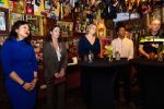 AMSTERDAM 16 en 17 april 2026
Prinses Amalia brengt op uitnodiging van burgemeester Halsema een bezoek aan Amsterdam.Bezoek aan het nachtleven Bar San Francisco en  Club Nachbar  De Prinses maakt tijdens het tweedaagse bezoek nader kennis met diverse sectoren en wordt bijgepraat over actuele onderwerpen als wetenschap, sport, cultuur, wonen en sociale verbondenheid. Ook loopt ze een avond met de politie van Amsterdam mee.