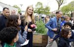 Amsterdam 17 april 2027
Prinses Amalia bezoekt op uitnodiging van Burgemeester Femke Halsema diverse plekken in Amsterdam waaronder os de Zeedijk / wallen .