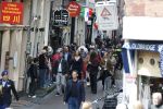 Amsterdam 17 april 2027
Prinses Amalia bezoekt op uitnodiging van Burgemeester Femke Halsema diverse plekken in Amsterdam waaronder os de Zeedijk / wallen .