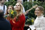 Dokkum 27 april 2026
Koningsdag is dit jaar in Dokkum . Namens de koninklijke familie zijn aanwezig : Koning Willem Alexander Koningin Maxima Prinses Amalia Prinses Alexia Prinses Ariane Prins Constantijn Prinses Laurentien Prins Maurits Prinses Marilene Prins Bernhard Prins Floris Prinses Aimee Prins Pieter Christiaan en Prinses Anita .