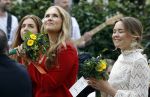 Dokkum 27 april 2026
Koningsdag is dit jaar in Dokkum . Namens de koninklijke familie zijn aanwezig : Koning Willem Alexander Koningin Maxima Prinses Amalia Prinses Alexia Prinses Ariane Prins Constantijn Prinses Laurentien Prins Maurits Prinses Marilene Prins Bernhard Prins Floris Prinses Aimee Prins Pieter Christiaan en Prinses Anita .