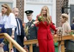 Dokkum 27 april 2026
Koningsdag is dit jaar in Dokkum . Namens de koninklijke familie zijn aanwezig : Koning Willem Alexander Koningin Maxima Prinses Amalia Prinses Alexia Prinses Ariane Prins Constantijn Prinses Laurentien Prins Maurits Prinses Marilene Prins Bernhard Prins Floris Prinses Aimee Prins Pieter Christiaan en Prinses Anita .