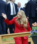 Dokkum 27 april 2026
Koningsdag is dit jaar in Dokkum . Namens de koninklijke familie zijn aanwezig : Koning Willem Alexander Koningin Maxima Prinses Amalia Prinses Alexia Prinses Ariane Prins Constantijn Prinses Laurentien Prins Maurits Prinses Marilene Prins Bernhard Prins Floris Prinses Aimee Prins Pieter Christiaan en Prinses Anita .