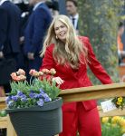 Dokkum 27 april 2026
Koningsdag is dit jaar in Dokkum . Namens de koninklijke familie zijn aanwezig : Koning Willem Alexander Koningin Maxima Prinses Amalia Prinses Alexia Prinses Ariane Prins Constantijn Prinses Laurentien Prins Maurits Prinses Marilene Prins Bernhard Prins Floris Prinses Aimee Prins Pieter Christiaan en Prinses Anita .