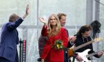 Dokkum 27 april 2026
Koningsdag is dit jaar in Dokkum . Namens de koninklijke familie zijn aanwezig : Koning Willem Alexander Koningin Maxima Prinses Amalia Prinses Alexia Prinses Ariane Prins Constantijn Prinses Laurentien Prins Maurits Prinses Marilene Prins Bernhard Prins Floris Prinses Aimee Prins Pieter Christiaan en Prinses Anita .