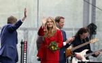 Dokkum 27 april 2026
Koningsdag is dit jaar in Dokkum . Namens de koninklijke familie zijn aanwezig : Koning Willem Alexander Koningin Maxima Prinses Amalia Prinses Alexia Prinses Ariane Prins Constantijn Prinses Laurentien Prins Maurits Prinses Marilene Prins Bernhard Prins Floris Prinses Aimee Prins Pieter Christiaan en Prinses Anita .