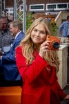 Dokkum 27 april 2026
Koningsdag is dit jaar in Dokkum . Namens de koninklijke familie zijn aanwezig : Koning Willem Alexander Koningin Maxima Prinses Amalia Prinses Alexia Prinses Ariane Prins Constantijn Prinses Laurentien Prins Maurits Prinses Marilene Prins Bernhard Prins Floris Prinses Aimee Prins Pieter Christiaan en Prinses Anita .