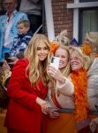 Dokkum 27 april 2026
Koningsdag is dit jaar in Dokkum . Namens de koninklijke familie zijn aanwezig : Koning Willem Alexander Koningin Maxima Prinses Amalia Prinses Alexia Prinses Ariane Prins Constantijn Prinses Laurentien Prins Maurits Prinses Marilene Prins Bernhard Prins Floris Prinses Aimee Prins Pieter Christiaan en Prinses Anita .