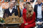 Dokkum 27 april 2026
Koningsdag is dit jaar in Dokkum . Namens de koninklijke familie zijn aanwezig : Koning Willem Alexander Koningin Maxima Prinses Amalia Prinses Alexia Prinses Ariane Prins Constantijn Prinses Laurentien Prins Maurits Prinses Marilene Prins Bernhard Prins Floris Prinses Aimee Prins Pieter Christiaan en Prinses Anita .